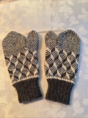 Men’s Handcrafted Wool Mittens